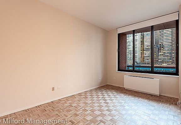 4th image of 99 Battery Pl APT 7R