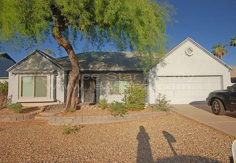 7247 S Alder Dr — Photo 1