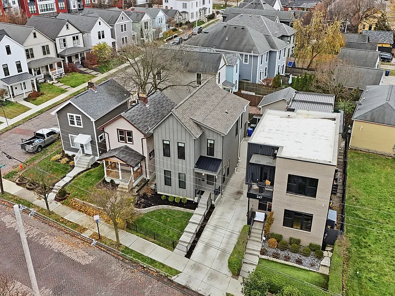 251 E 3rd Ave — Photo 38