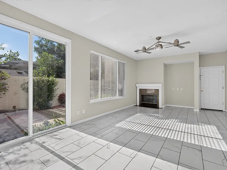 5858 Hazelwood Cmn — Photo 15
