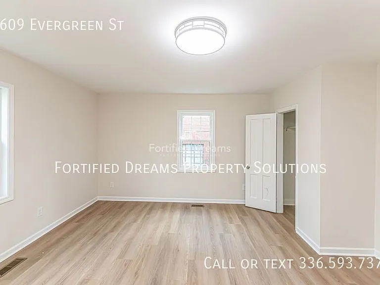 1609 Evergreen St — Photo 11