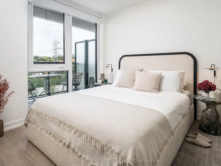 740 Dupont St #515 — Photo 6