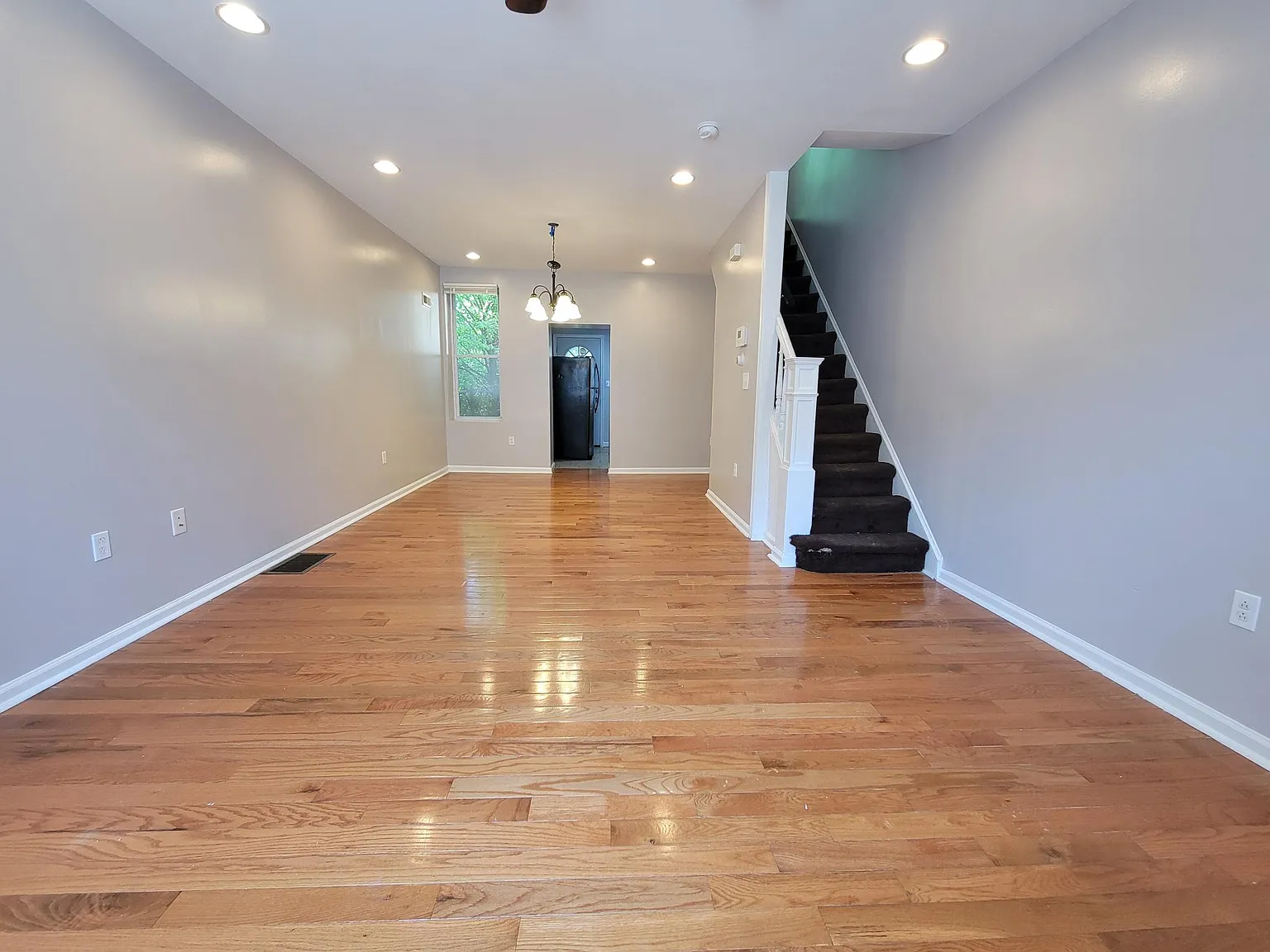 2221 W Firth St photo 1