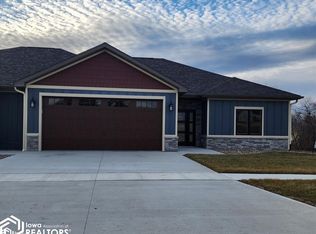 1909 Greenbelt Dr, Oskaloosa, IA 52577