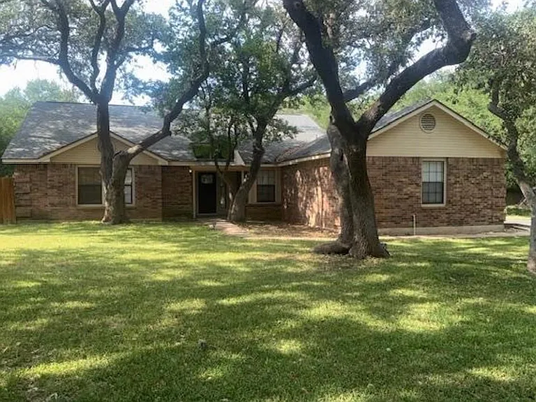 302 Buttercup Trl — Photo 1
