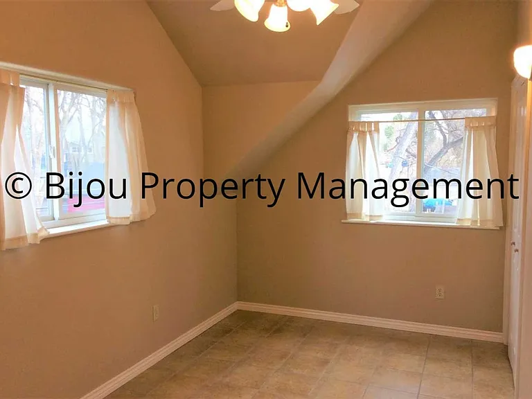 528 E Bijou St #B — Photo 9