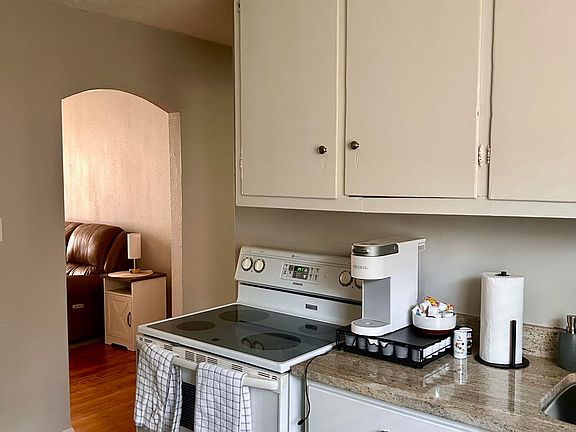 5th image of 309 Rosalyn Rd