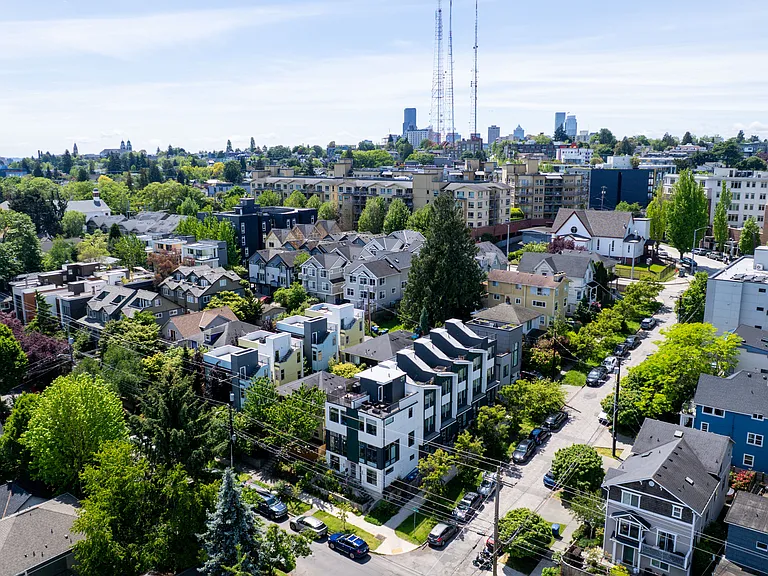 2327 E Denny Way — Photo 38