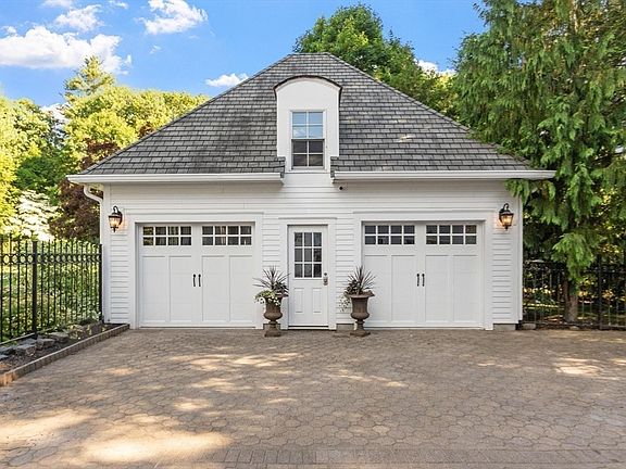 5th image of 15 Blandford Dr