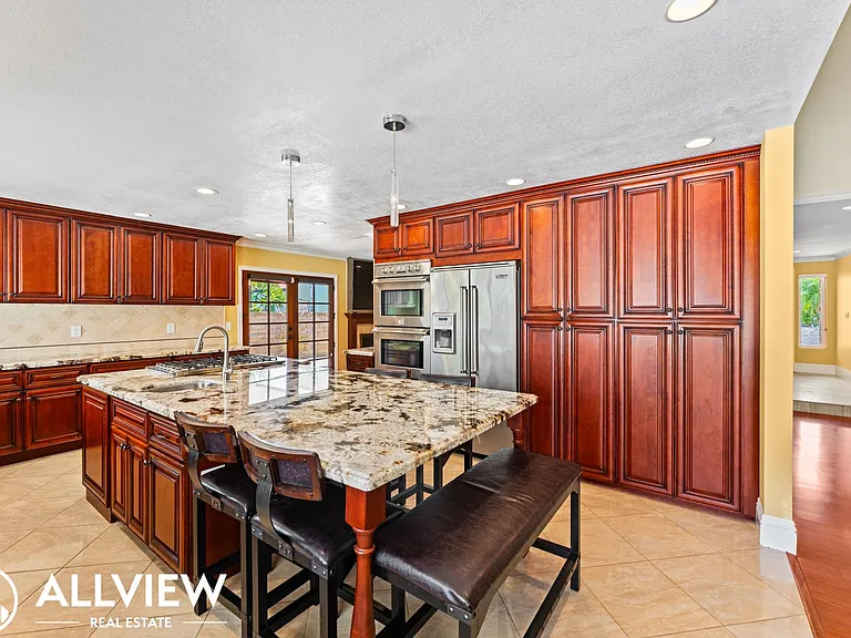 24911 Luton St — Photo 37