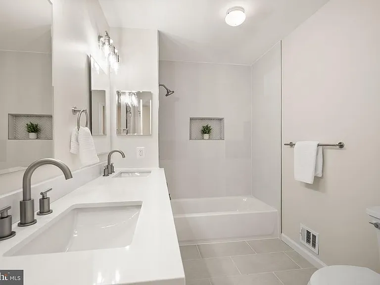 13647 S Springs Dr — Photo 38
