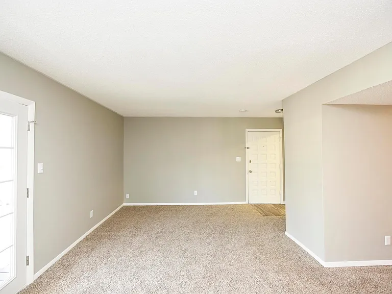 1800 Arboretum Cir — Photo 3