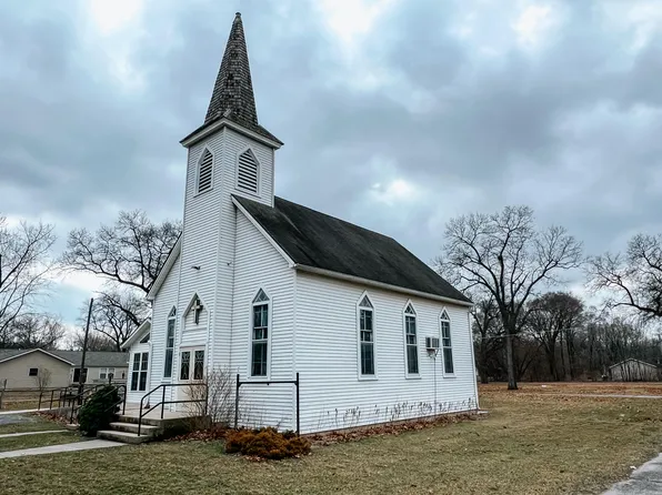 9762 N Ahlgrim St, Demotte, IN 46310