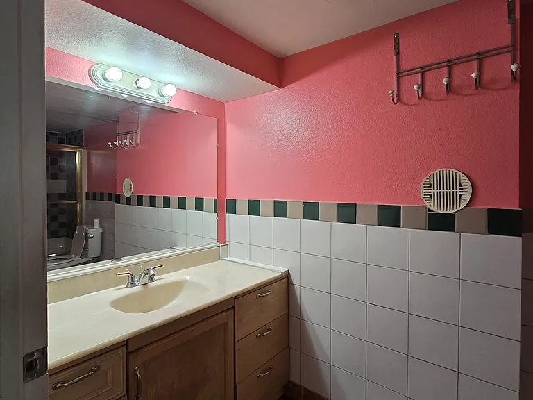 4241 S Kenyon St #B — Photo 22