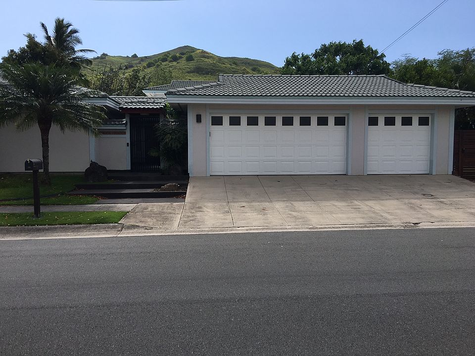 Curbside view of property.