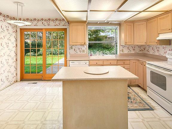 5th image of 12201 SE 64th Pl
