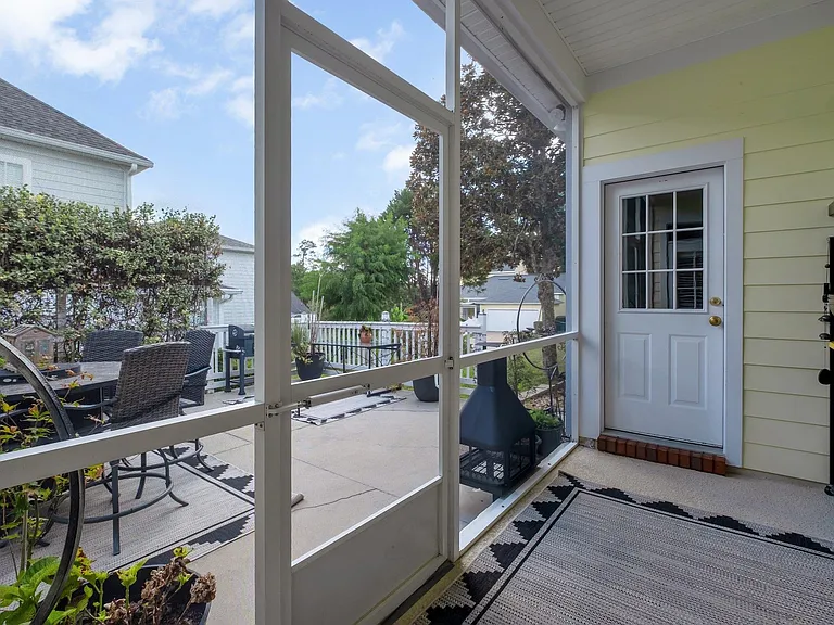 2119 Fernleigh Dr — Photo 11