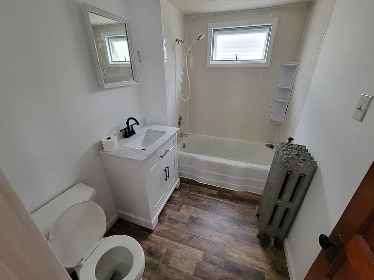 19 Ingersoll Ave #2 — Photo 8