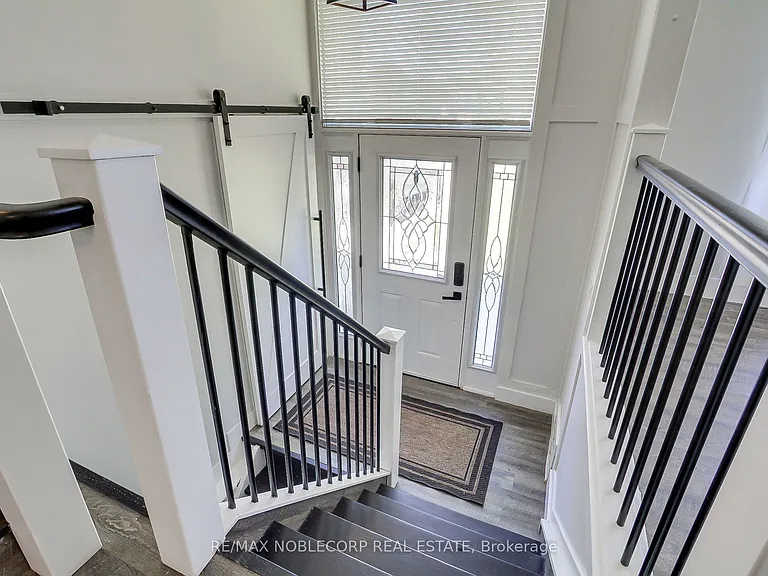 17 Larkdale Cres — Photo 8