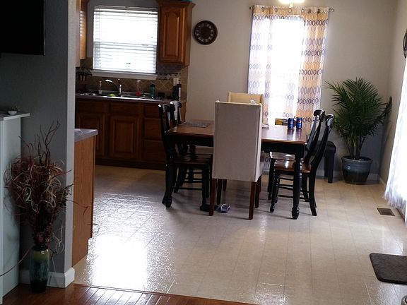 4th image of 142 Ray Lee Dr