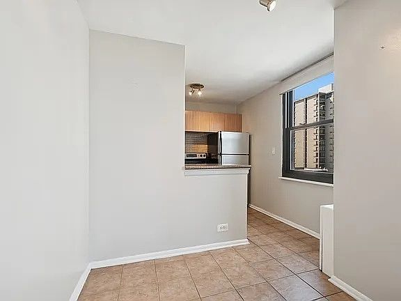 5th image of 5701 N Sheridan Rd APT 7N