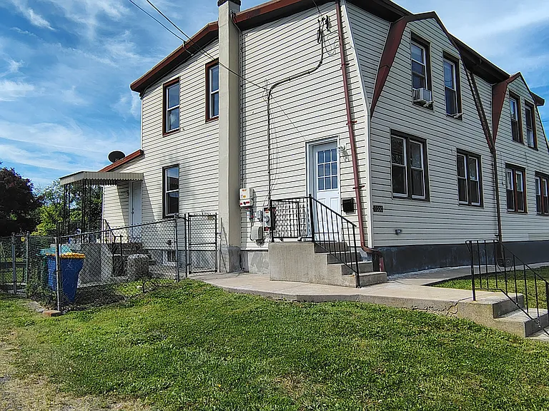 1000 Main Ave — Photo 1