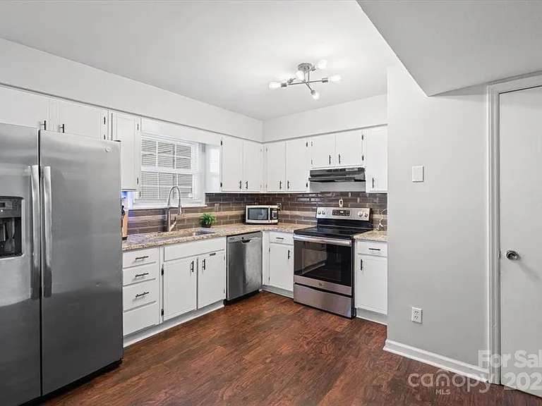 8518 Castle Pine Ct — Photo 7