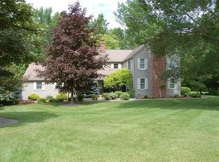 8515 Equestrian Rdg, Manlius, NY 13104