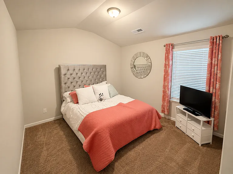 1104 Gilbert Ct — Photo 28