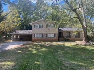 401 Barbashela Dr, Stone Mountain, GA 30088