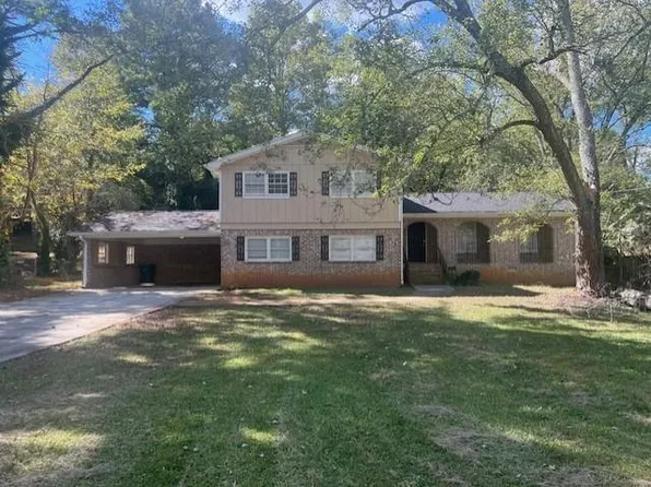 401 Barbashela Dr, Stone Mountain, GA 30088