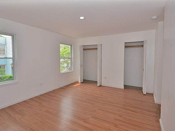 5th image of 115 Oxford Ave #1