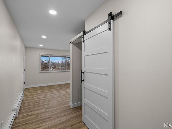 4th image of 9924 S Bunker Hill Dr #G