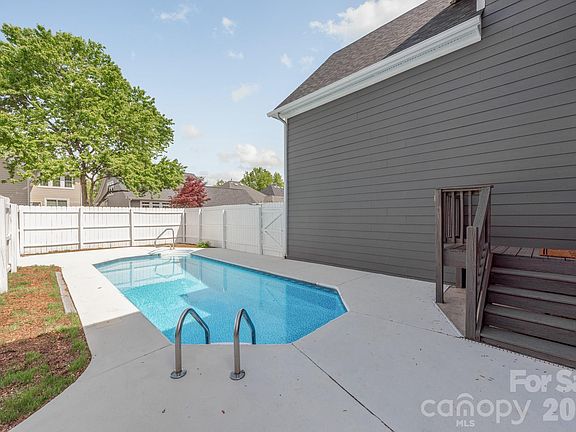 4th image of 17005 Carlton Way Rd