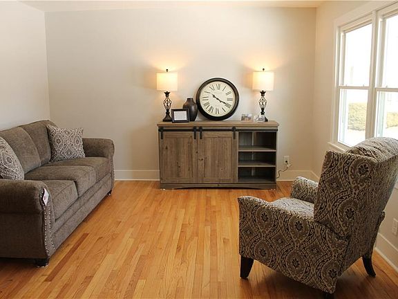 3rd image of 2518 Arthur Ave