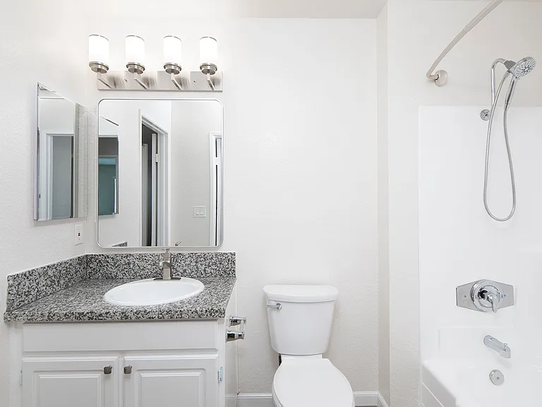 Wexford Manor Apartments — Photo 14