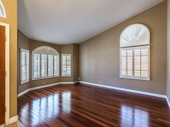 4th image of 626 W Mountain Vista Dr