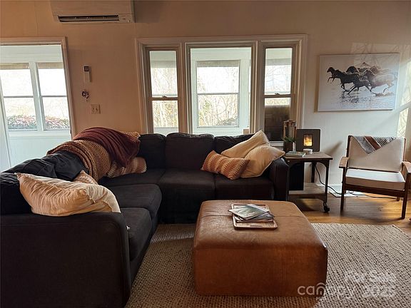 3rd image of 72 Taylor Ave