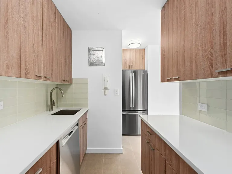 175 W 12th St #10E — Photo 6