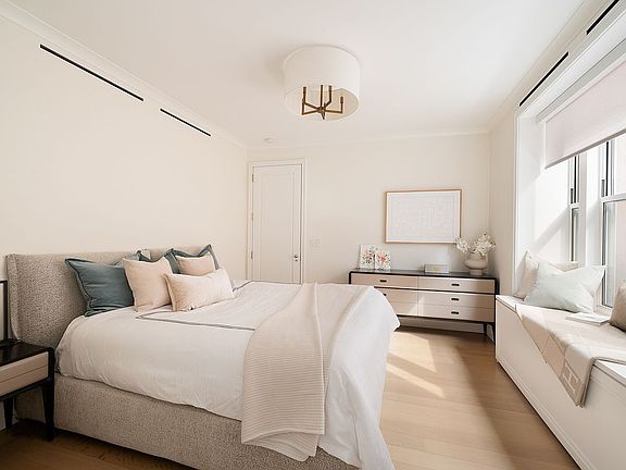 4th image of 498 W End Ave APT 3C
