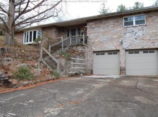 4905 Dempsey Dr, Cross Lanes, WV