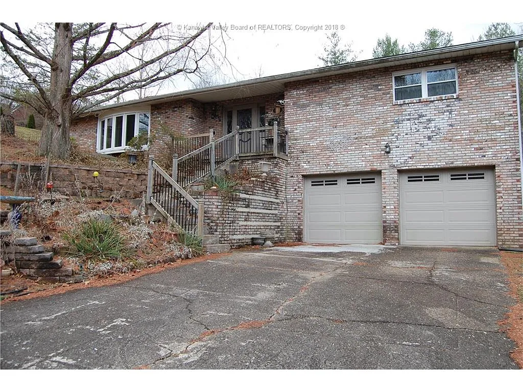 4905 Dempsey Dr photo 1