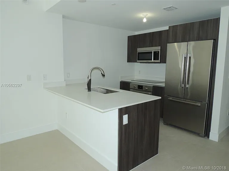 488 NE 18th St — Photo 8