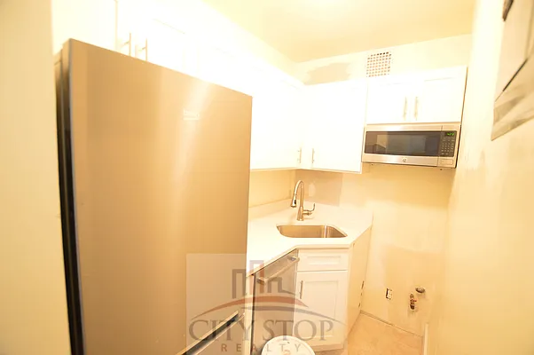 Rented by City Stop Realty | media 4