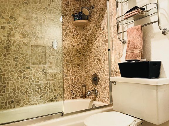 5th image of 733 State St S #1A