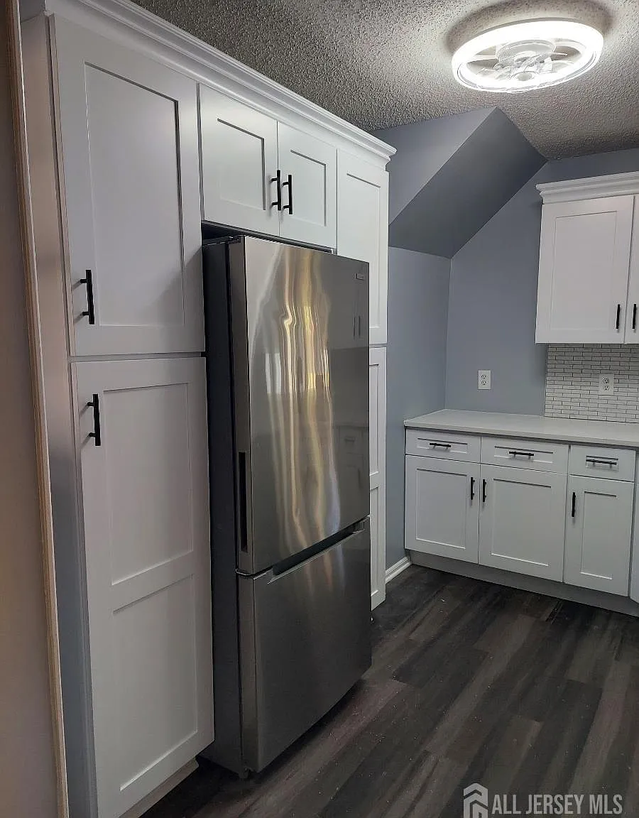 3 bed, 2.0 bath, $3,000 — Photo 2