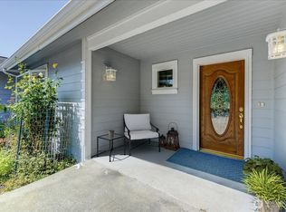 8170 Cultus Dr, Clinton, WA 98236