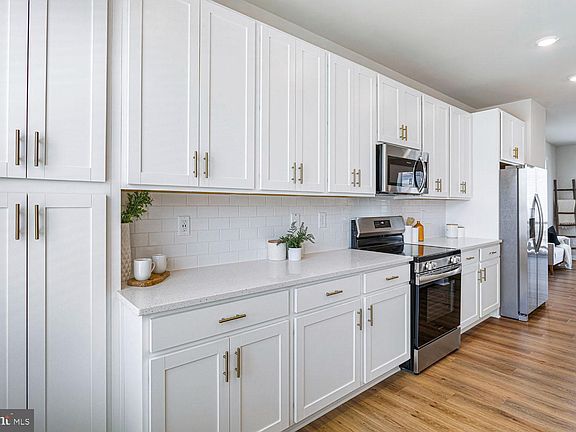 4th image of 2480 Avesta Pl