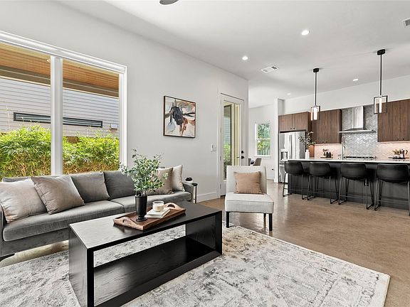 4th image of 918 Chote Ave
