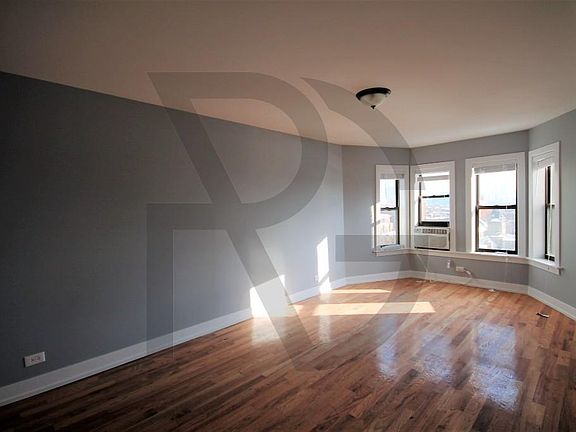 2nd image of 550 W Arlington Pl #550801